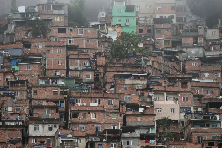 Especialista explica como a educação pode afastar jovens do tráfico