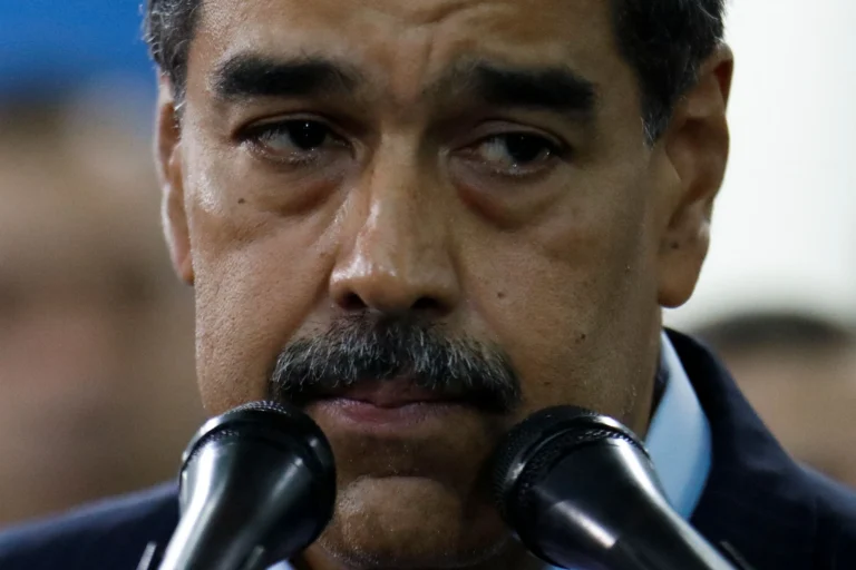 Maduro volta a pedir em inglês que não haja guerra e apela por diálogo