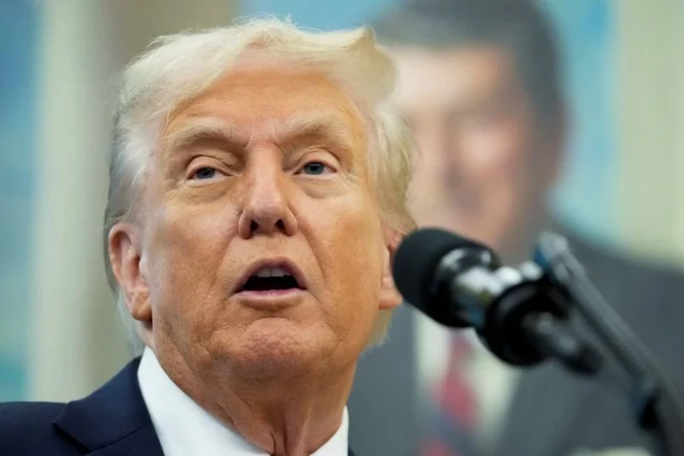 Trump ganha aval da Suprema Corte para política de passaportes anti-trans
