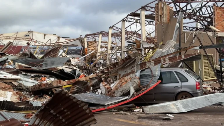 Tornado no Paraná: imagens de destruição causada por ventos de até 250km/h
