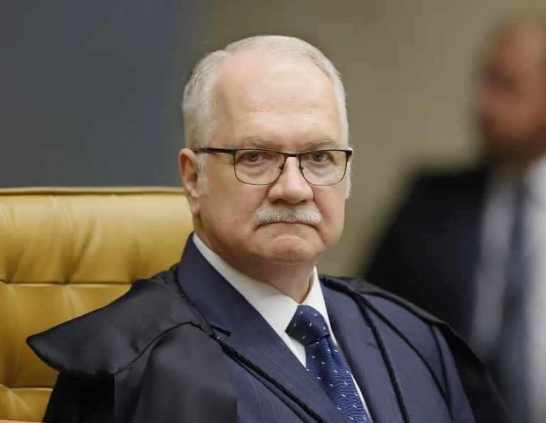Fachin defende “abertura” ao aperfeiçoamento e coerência de decisões no STF