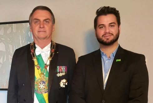 Filipe Martins pede a Moraes para acompanhar julgamento em Brasília