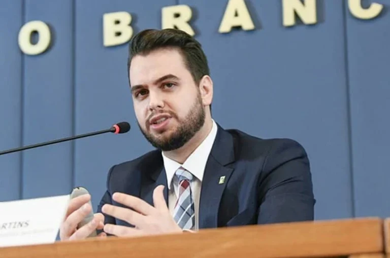 Filipe Martins é condenado pelo STF a 21 anos de prisão por plano de golpe
