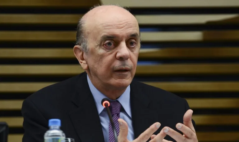 Serra está “clinicamente estável” na UTI, diz boletim médico