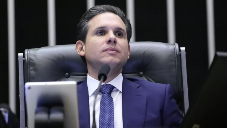 Quaest: 55% da Câmara avalia positivamente gestão Hugo Motta