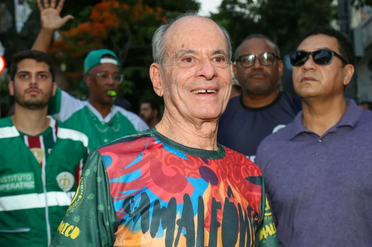 Enredo da escola, Ney Matogrosso vai a ensaio da Imperatriz Leopoldinense