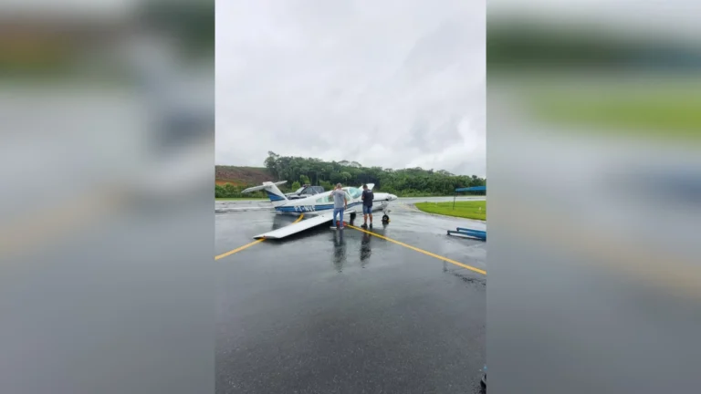 SC: avião sai da pista de pouso e fecha aeroporto