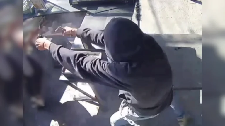 Polícia pede prisão de homem que atirou seis vezes contra ex-namorada