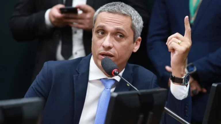 PF indicia deputado Gustavo Gayer por desvio de cota parlamentar
