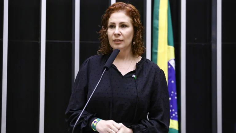 Moraes dá 48h para suplente assumir vaga; entenda a situação de Zambelli