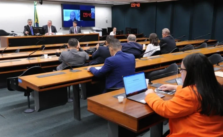 Comissão da Câmara aprova crime de “gerontocídio”, com pena de até 40 anos