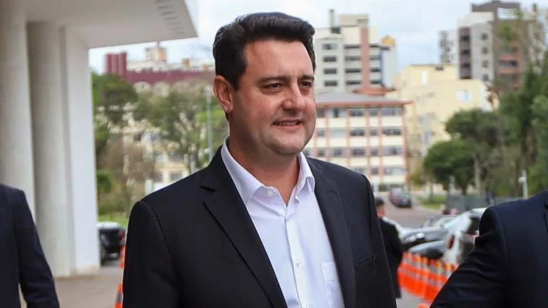 Ratinho Jr. quer construir uma aliança para 2026 e cita Flávio Bolsonaro