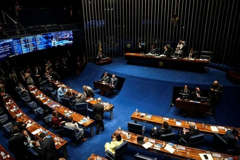 PL que limita ministros do STF agora vai para o Senado