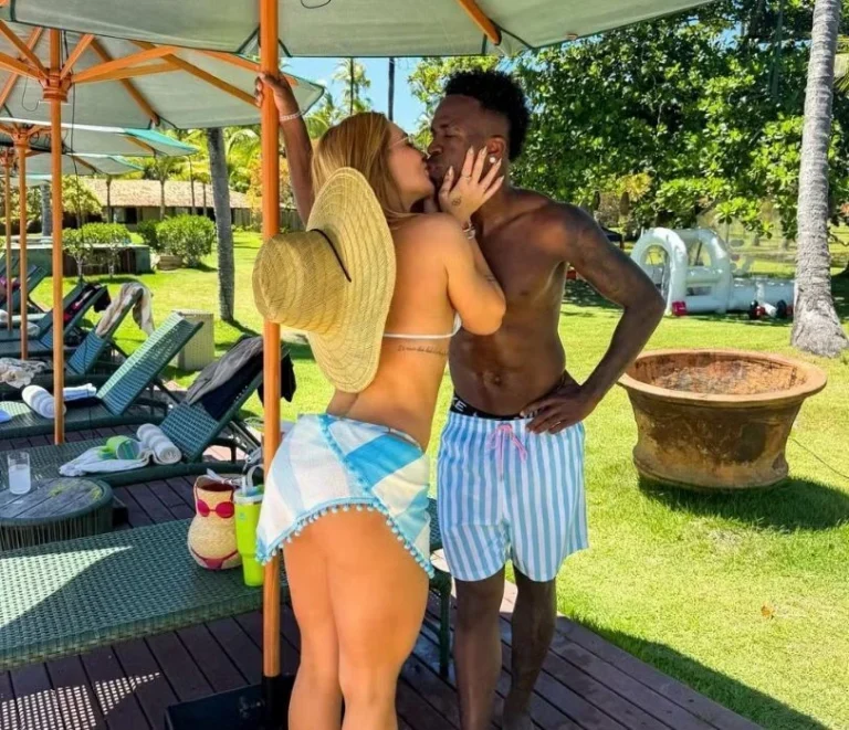 Virginia compartilha clima de romance com Vini Jr. em viagem à Bahia