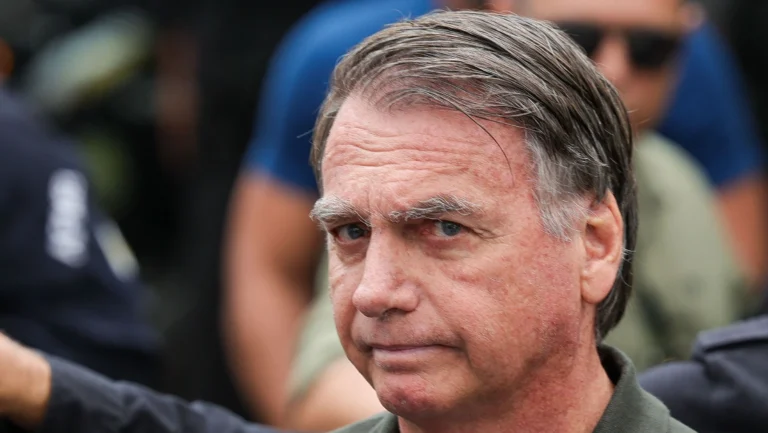 Após ordem de Moraes, defesa apresenta pedido de exame médico de Bolsonaro