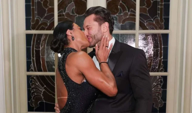 Gracyanne Barbosa e novo namorado, piloto Gabriel Cardoso, trocam beijos em inédita aparição pública do casal: Fase incrível. Fotos!