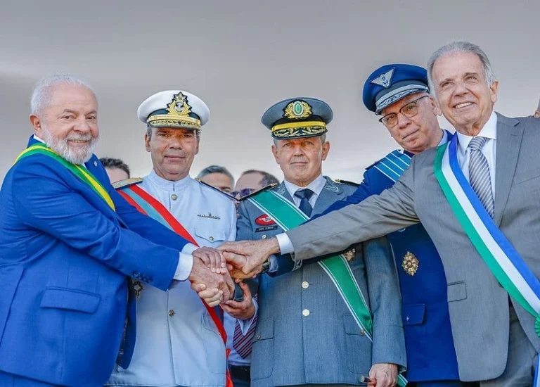 Lula chama Múcio e comandantes das Forças Armadas para tratar da Venezuela