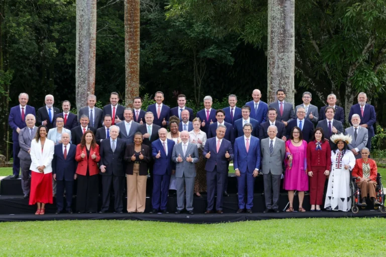PSB tenta atrair ministros de Lula que enfrentam impasses em siglas atuais