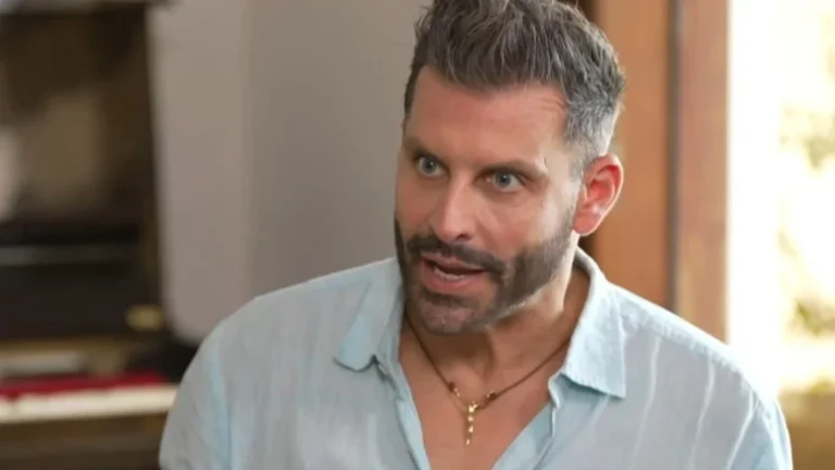 BBB 26: Henri Castelli muda discurso e nega que tome vinho toda manhã