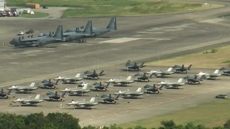 Operação dos Estados Unidos na Venezuela contou com mais de 150 aeronaves