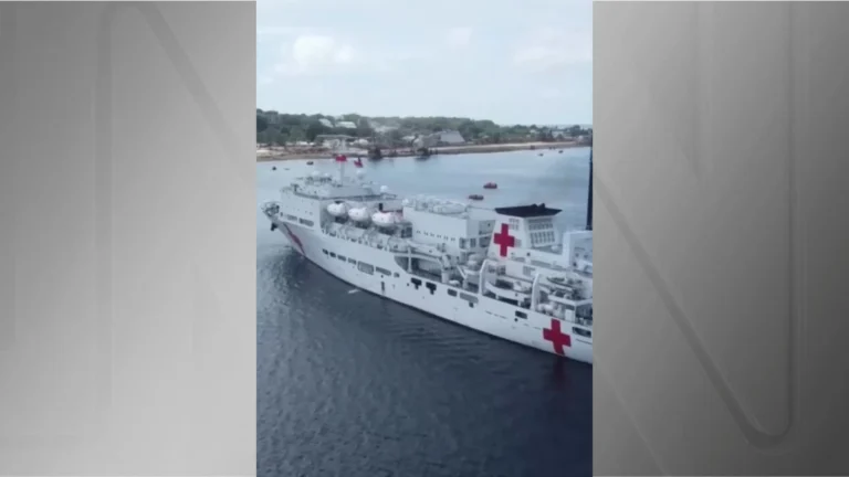 Navio-hospital da Marinha chinesa chega ao Rio de Janeiro