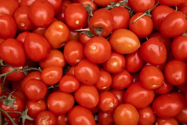 Escorregão em tomate dentro de supermercado gera indenização para mulher