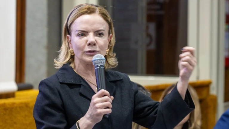 Gleisi chama Tarcísio de “cara de pau” após fala sobre “crise moral”