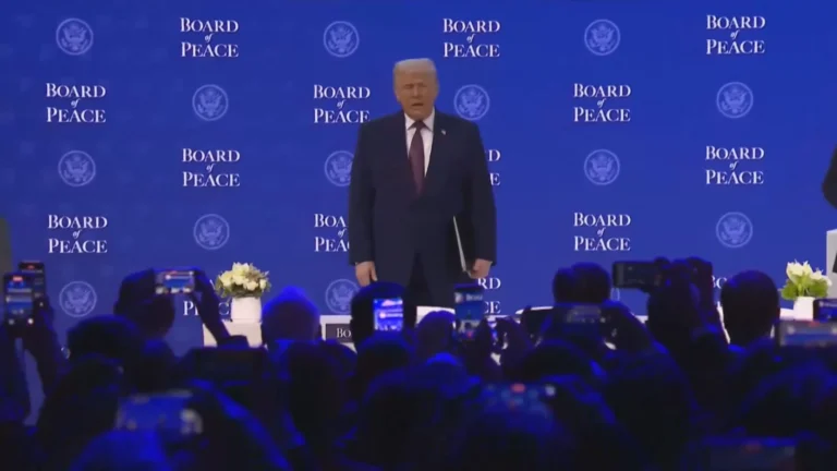 “Conselho de Paz pode se unir com as Nações Unidas” diz Trump em Davos
