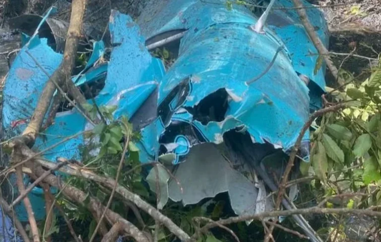 Helicóptero cai e deixa três pessoas mortas no RJ