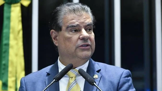 Senador sugere suspender recesso para convocar reunião sobre Venezuela
