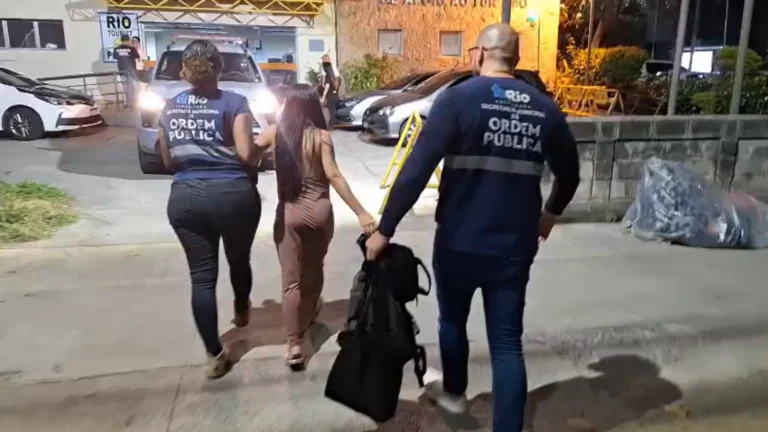 Grávida vai para Réveillon em Copacabana, rouba 29 celulares e acaba presa
