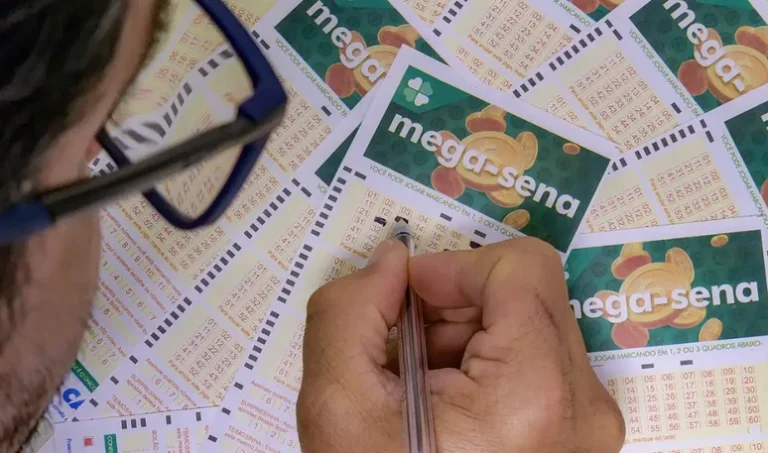 Mega-Sena: ninguém acerta e prêmio acumula em R$ 50 milhões; veja dezenas