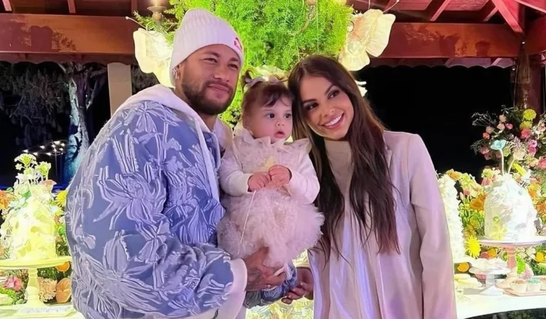 Neymar reage a ataques nas redes sociais e defende mãe e Amanda Kimberlly