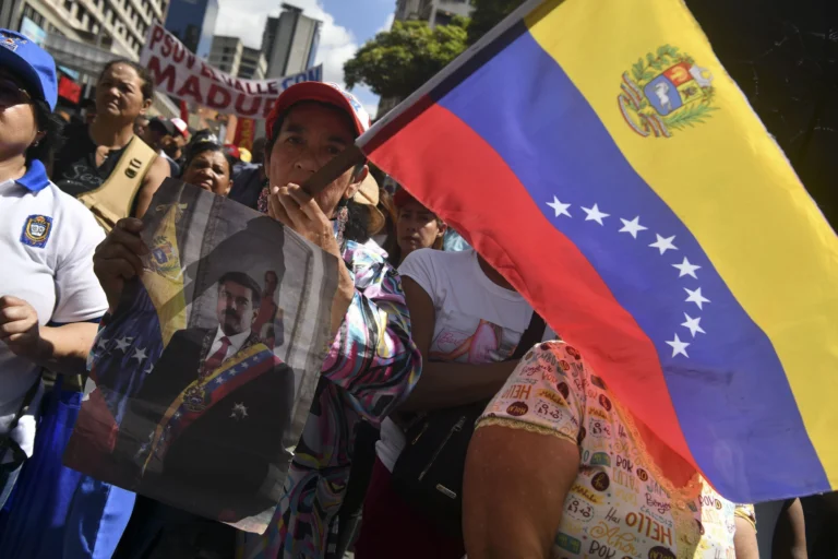 Venezuela faz alas do PT defenderem gasto militar e citam até bomba atômica