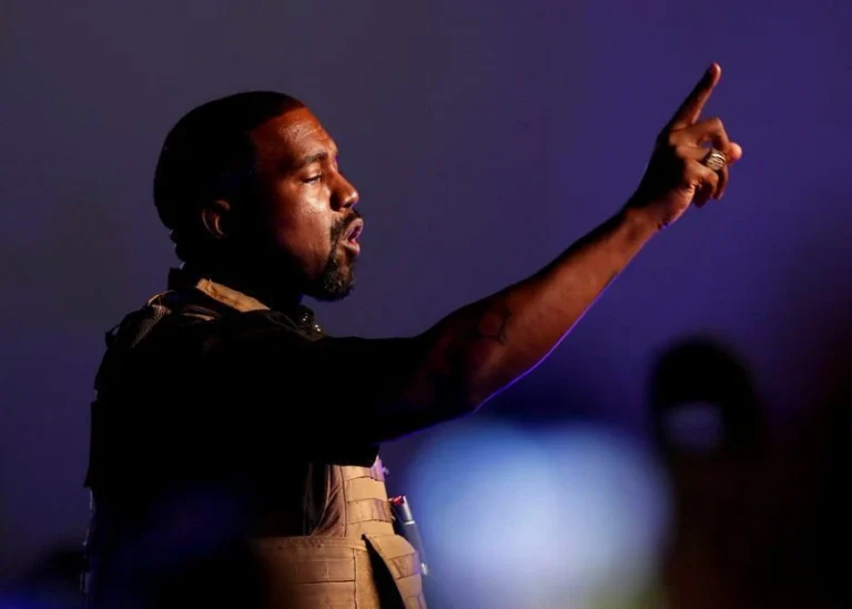 Kanye West publica carta de desculpas por apologia ao nazismo: “Psicótico”