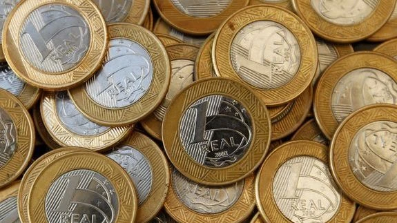 Juros futuros acompanham Treasuries e sobem com ameaças de Trump à Europa