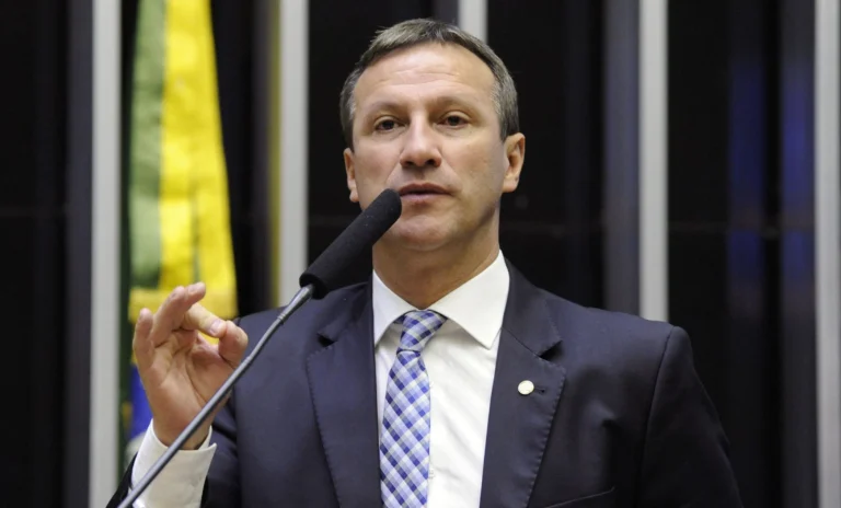 Deputado aciona PGR e CNJ por investigação contra Toffoli