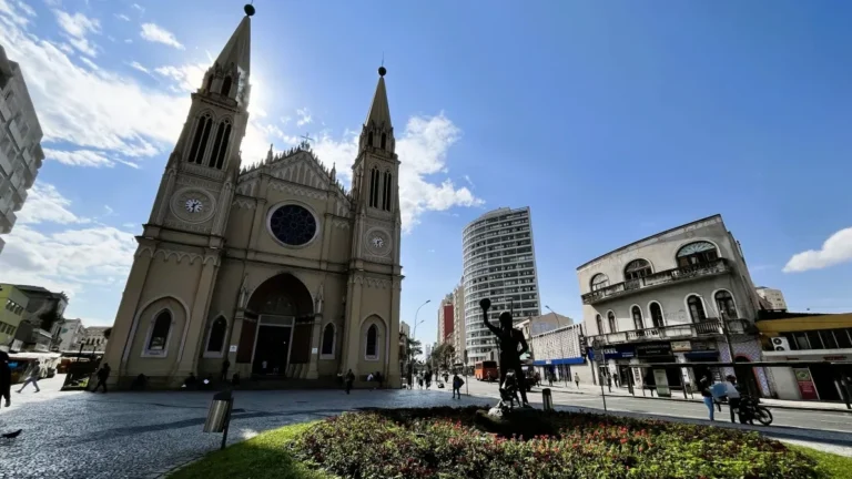 Curitiba terá semana marcada por chuvas e variações de temperatura