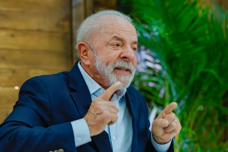 Lula deve pregar aumento do investimento militar em programa de governo