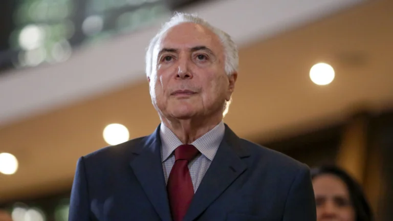 Não faz sentido cobrar rigor histórico num enredo, diz Michel Temer