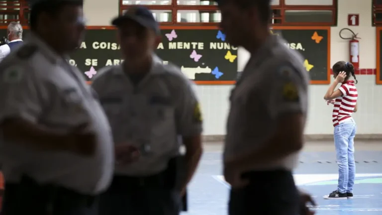 Justiça de São Paulo suspende regras de Escolas Cívico-Militar no estado