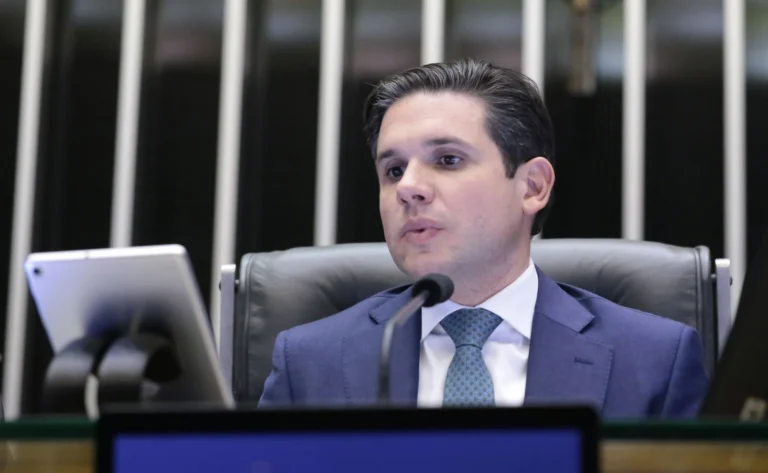 Hugo defende decisão de Dino que barrou “penduricalhos” do serviço público