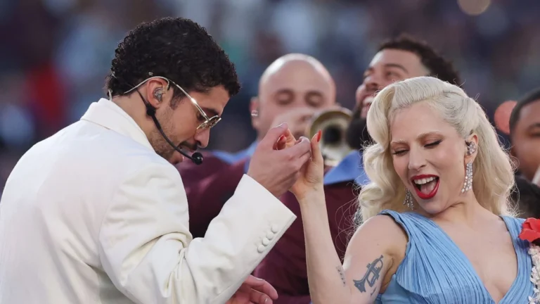 Lady Gaga cita “honra absoluta” ao cantar com Bad Bunny no Super Bowl