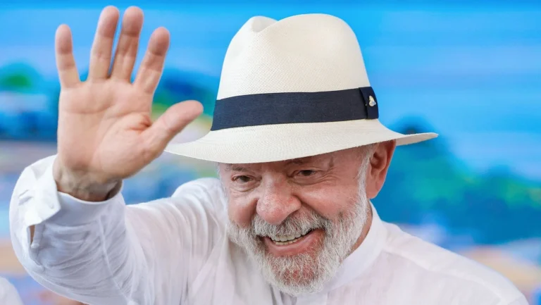 Lula comemora título do Corinthians: “Torcida que nunca desiste”