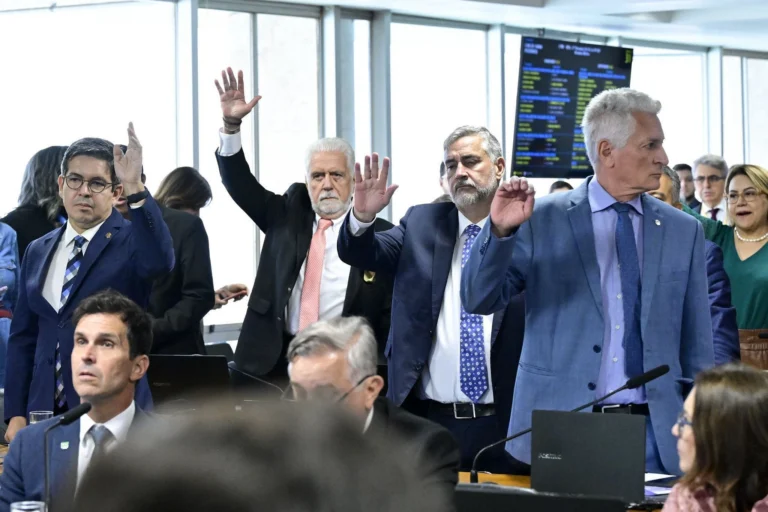 Após confusão em CPMI, governistas aguardam resposta de Alcolumbre