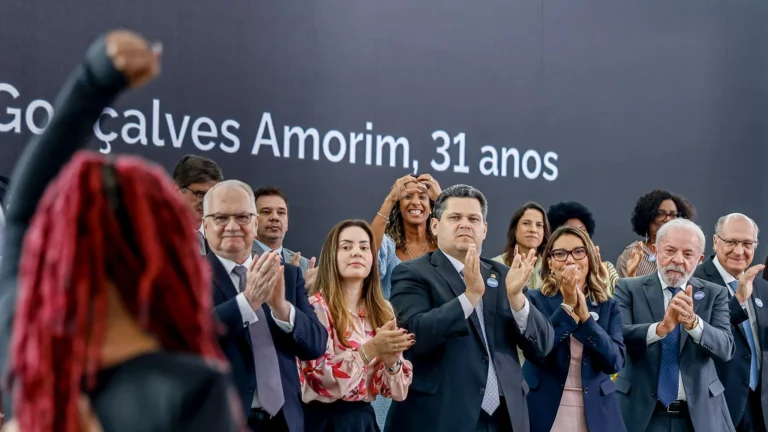Alguns insistem em narrativas de disputa, diz Alcolumbre ao lado de Lula