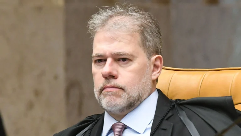 Novo acordão prevê impeachment de Toffoli e vaga ao Centrão