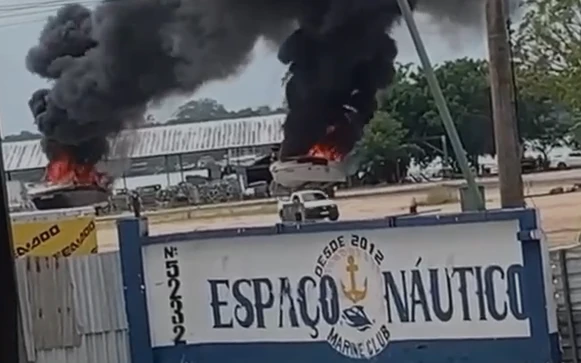 Trator leva “lanchas pegando fogo” em Belém; veja vídeo