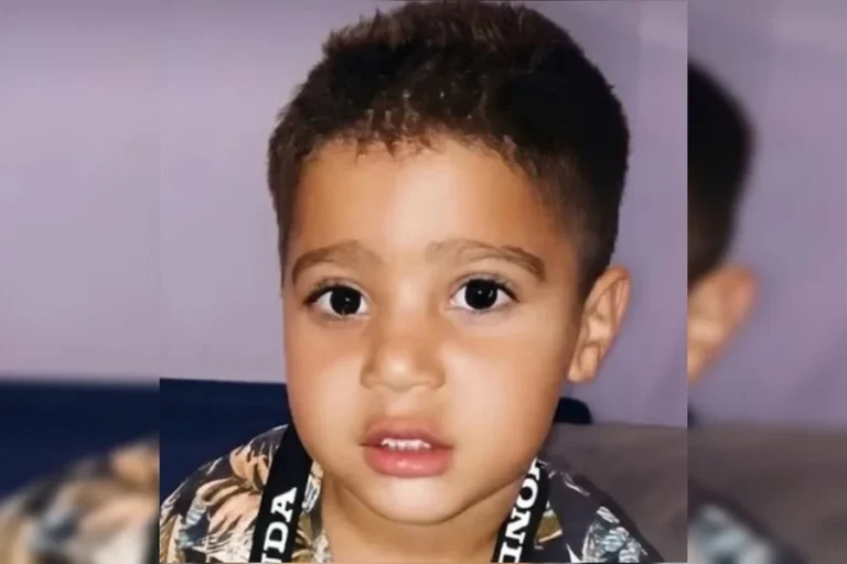 Menino de 3 anos morre no colo da mãe durante ataque a tiros