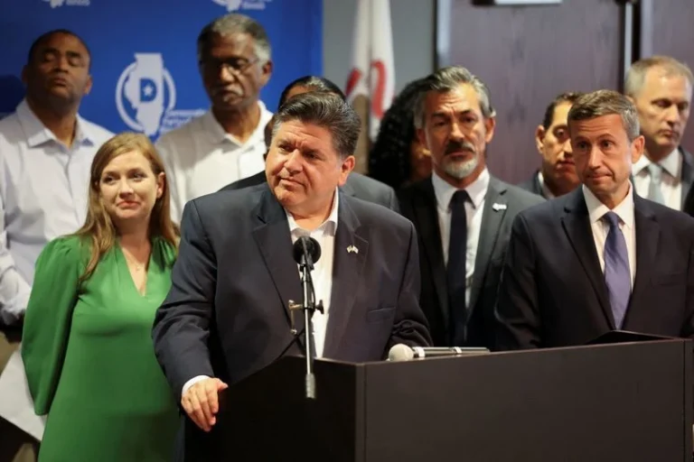 Governador de Illinois cobra Trump por reembolso de US$ 8,7 bi por tarifas